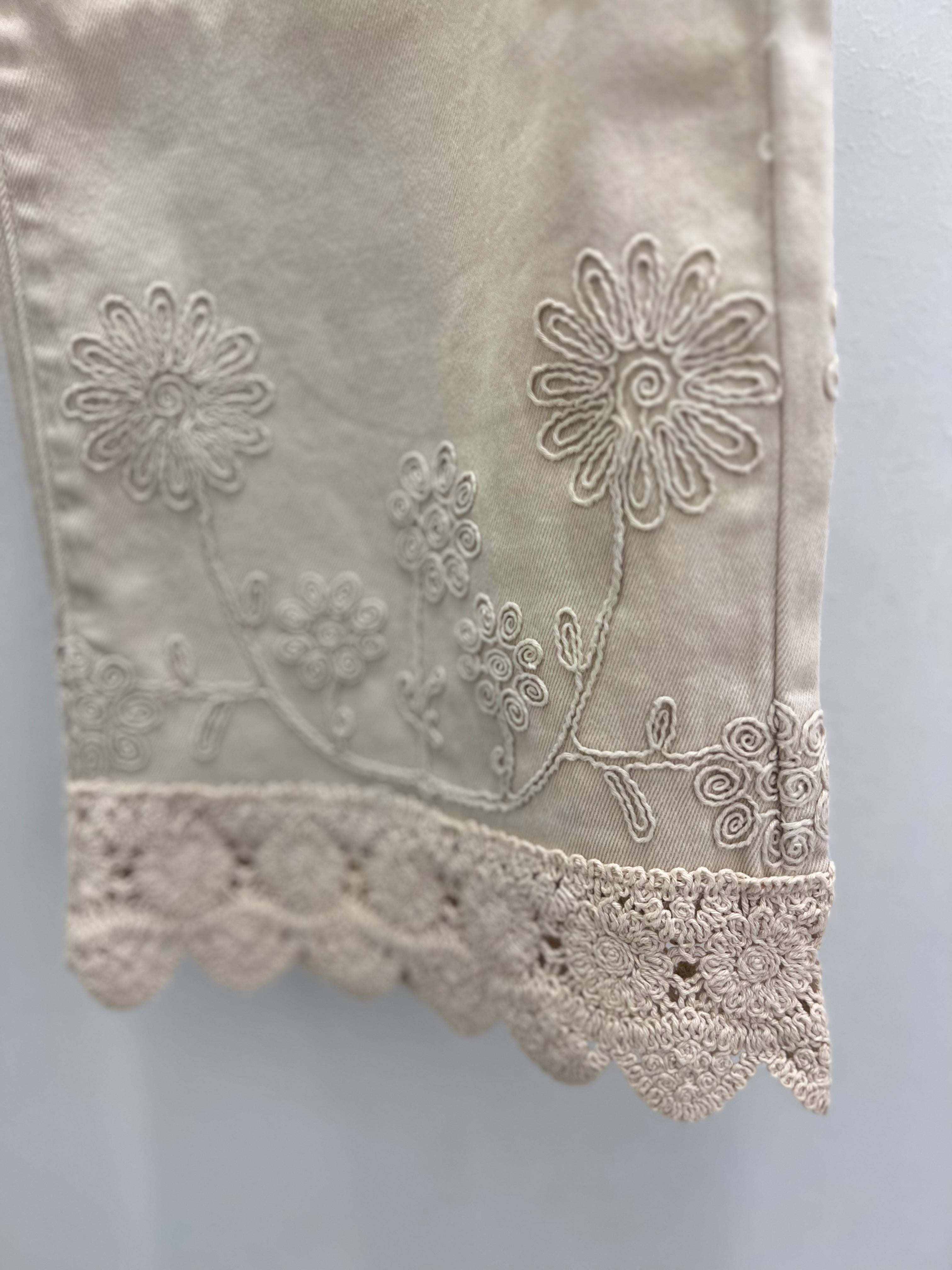 Pantalón Beige Puntilla