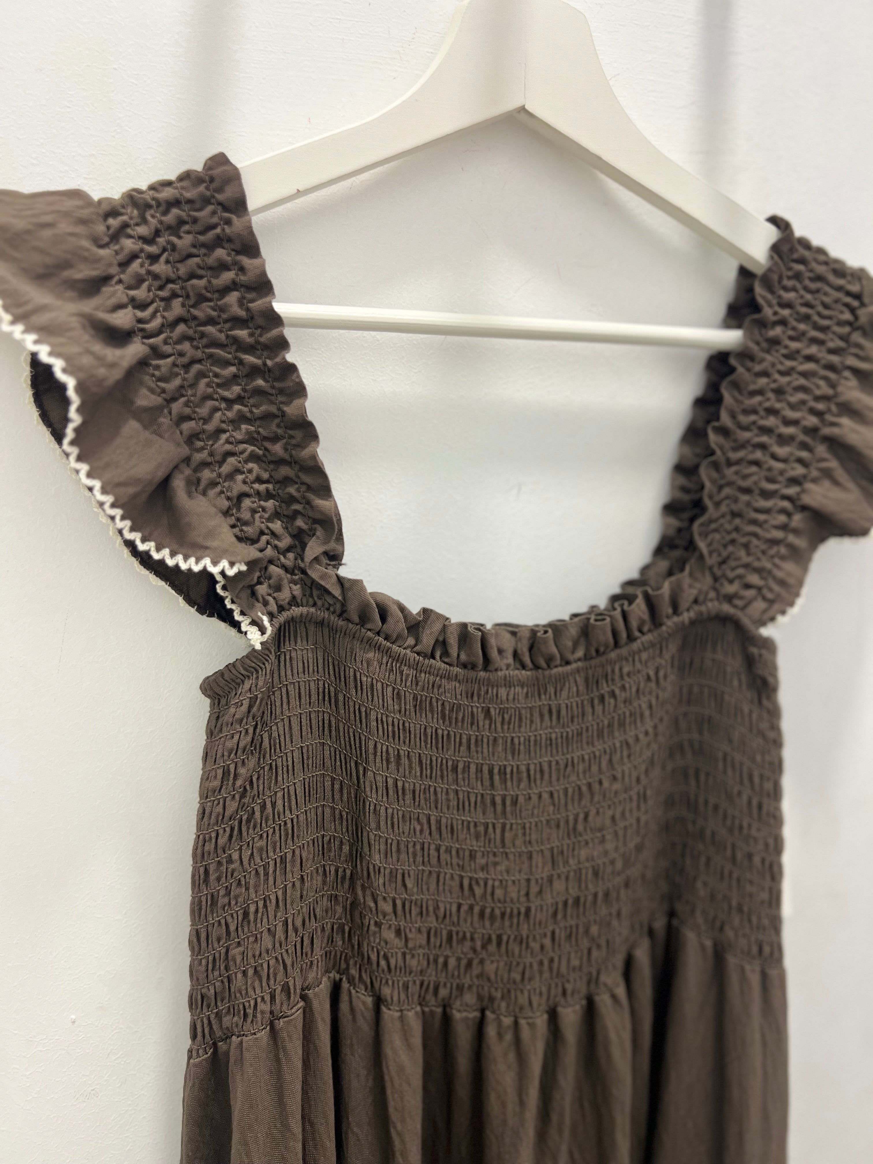 Vestido Frunce Puntilla Marrón