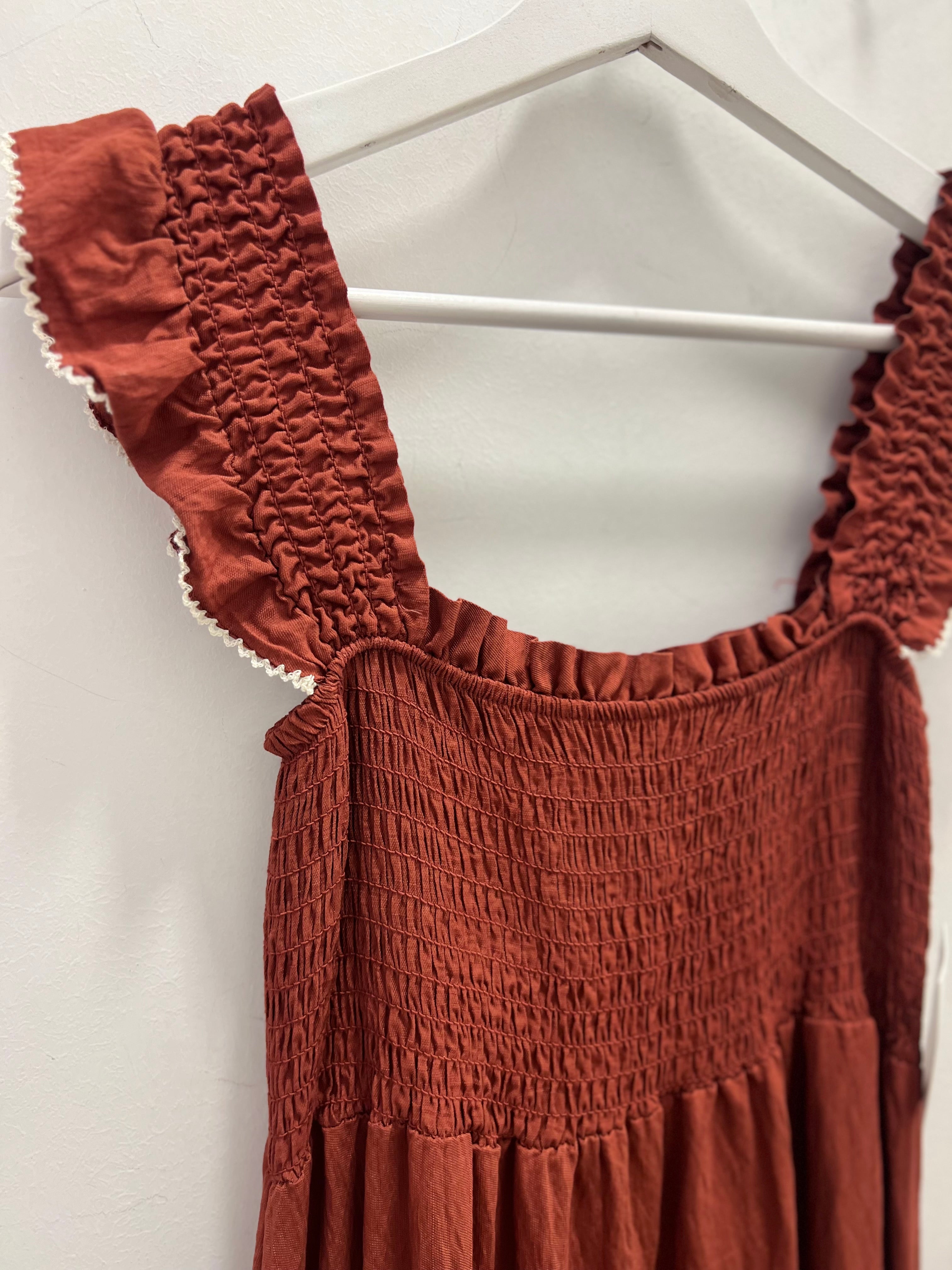 Vestido Frunce Puntilla Caldera