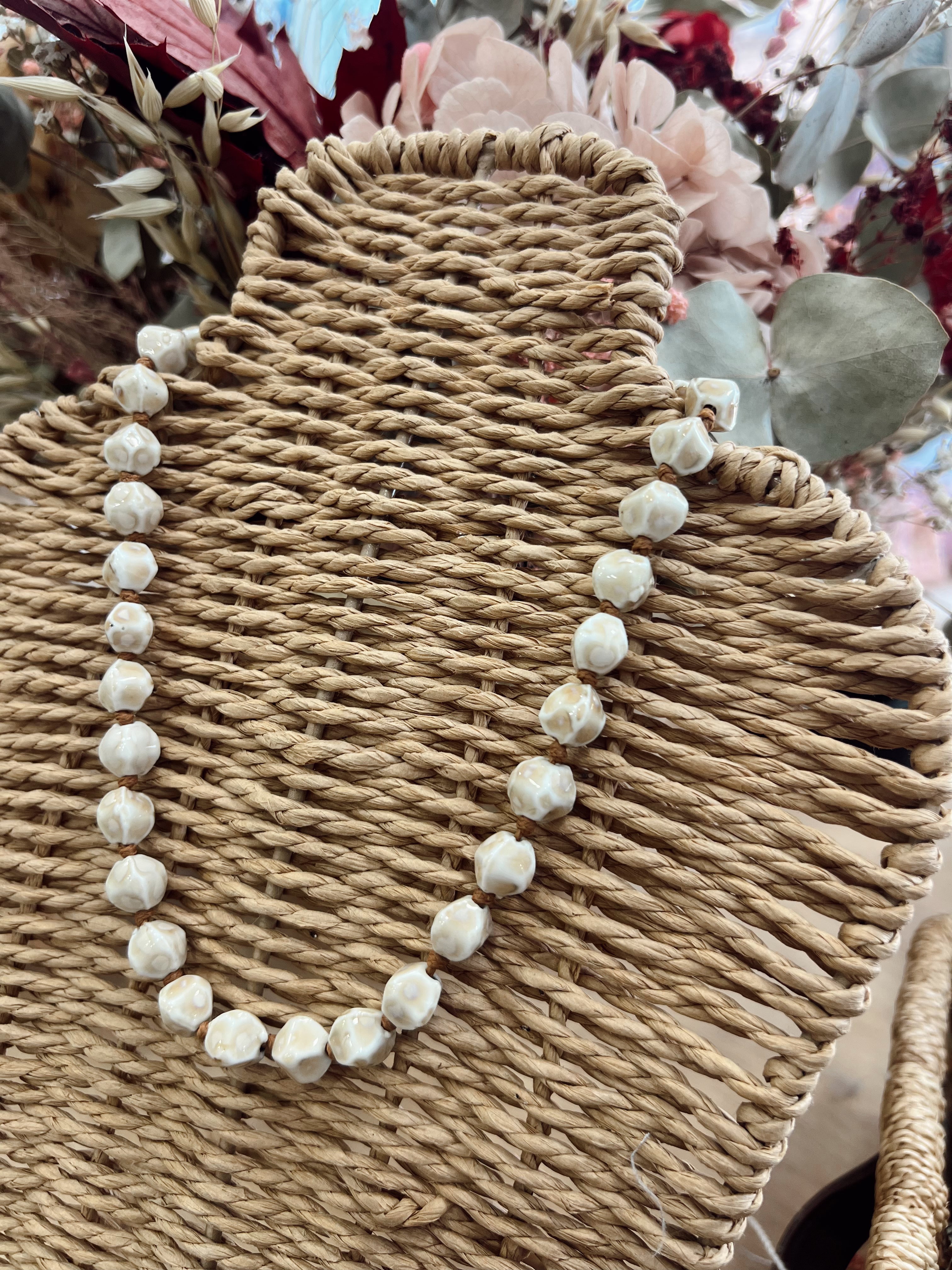 Collar Bolitas Beige