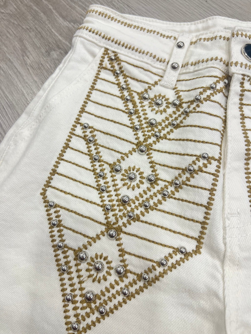 Short Tribal White