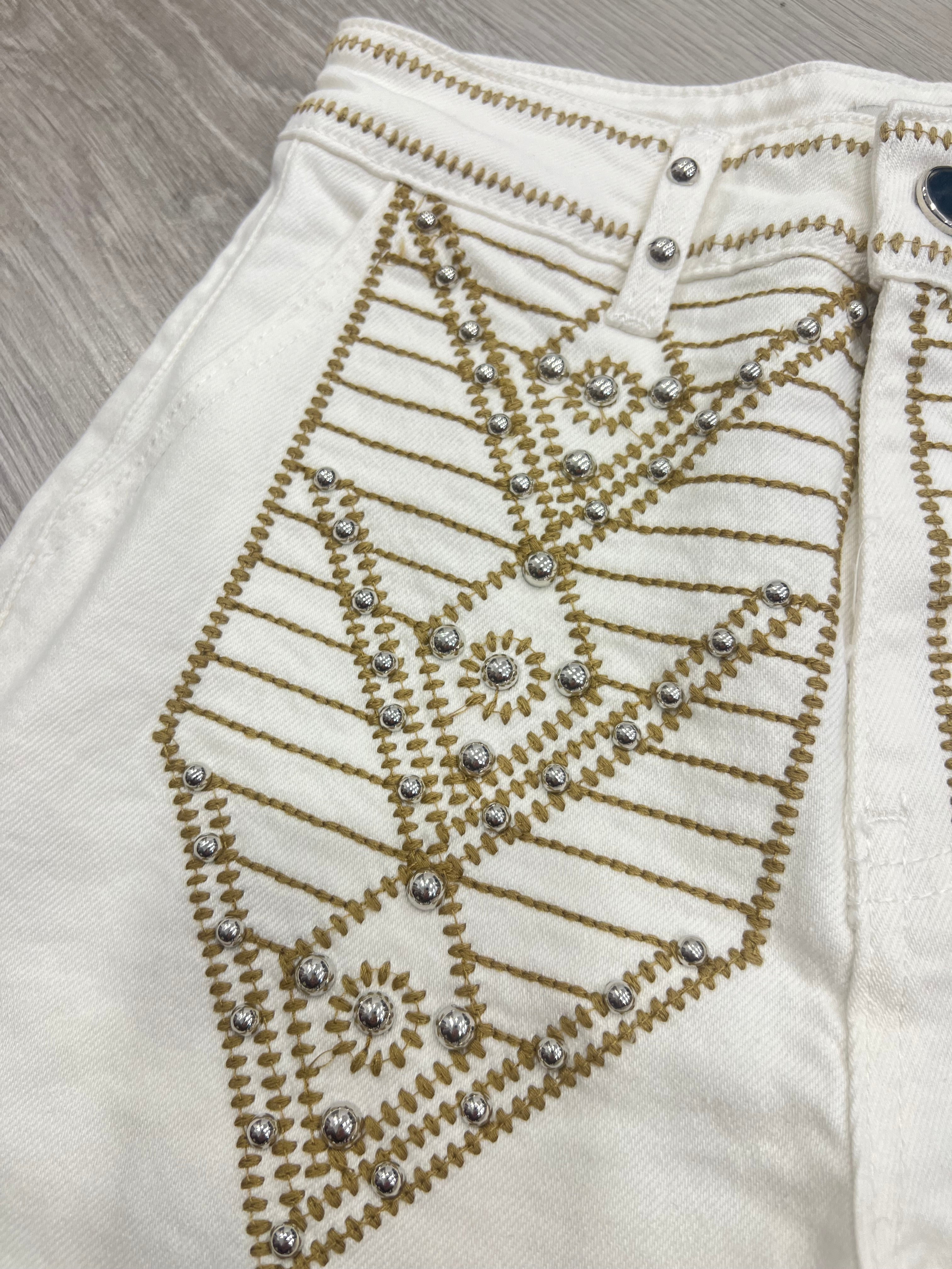 Short Tribal White